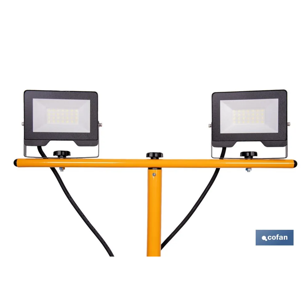 TRÍPODE TELESCÓPICO CON 2 PROYECTORES LED 2 X 20 W 6500 K 1,4 M
