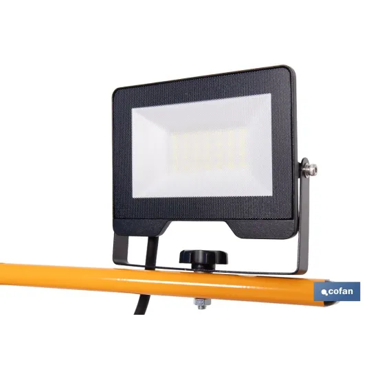 TRÍPODE TELESCÓPICO CON 2 PROYECTORES LED 2 X 20 W 6500 K 1,4 M