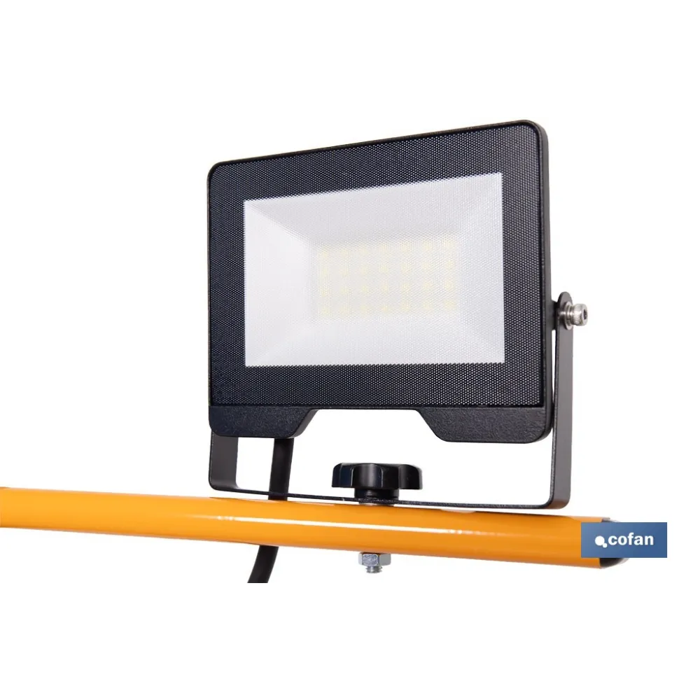 TRÍPODE TELESCÓPICO CON 2 PROYECTORES LED 2 X 20 W 6500 K 1,4 M