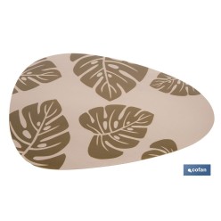 BAJOPLATO FORMA TRIANGULAR DE COLOR MARRON CLARO  ESTAMPADO  MEDIDA 45 X 36 CM