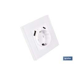 BASE ENCHUFE CON PUERTO USB Y TIPO C WIFI