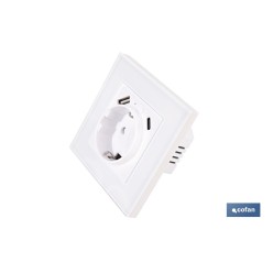 BASE ENCHUFE CON PUERTO USB Y TIPO C WIFI