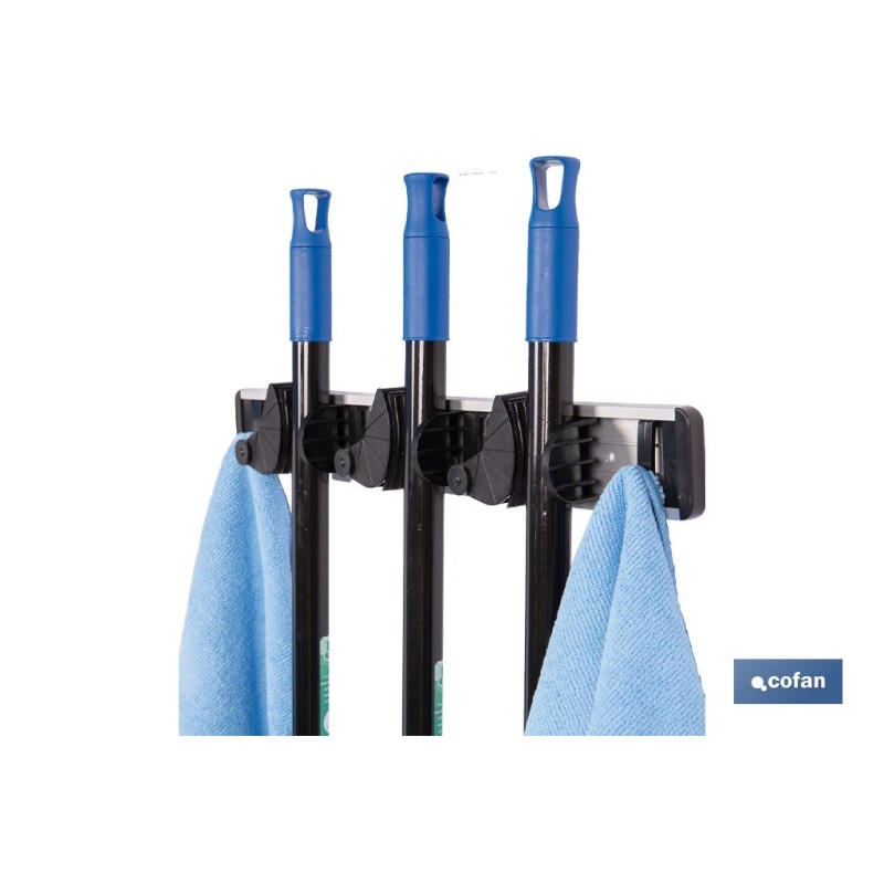 ORGANIZADOR DE ESCOBAS CON 3 ESPACIOS AJUSTABLES  Y 4 GANCHOS