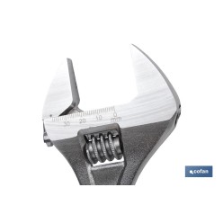 LLAVE AJUSTABLE MOLETA CENTRAL 8