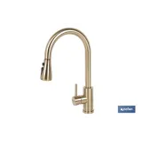 GRIFO DE COCINA DORADO DE ACERO CEPILLADO CON MANGUERA EXTENSIBLE Y 3 FUNCIONES 400 X 220 X 54 - Almacén de Ferretería Acor