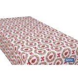 ROLLO DE MANTEL RESINADO ANTIMANCHAS LAZOS Y PIÑAS 75% ALGODÓN 25% POLIÉSTER 1,40 X 15 M