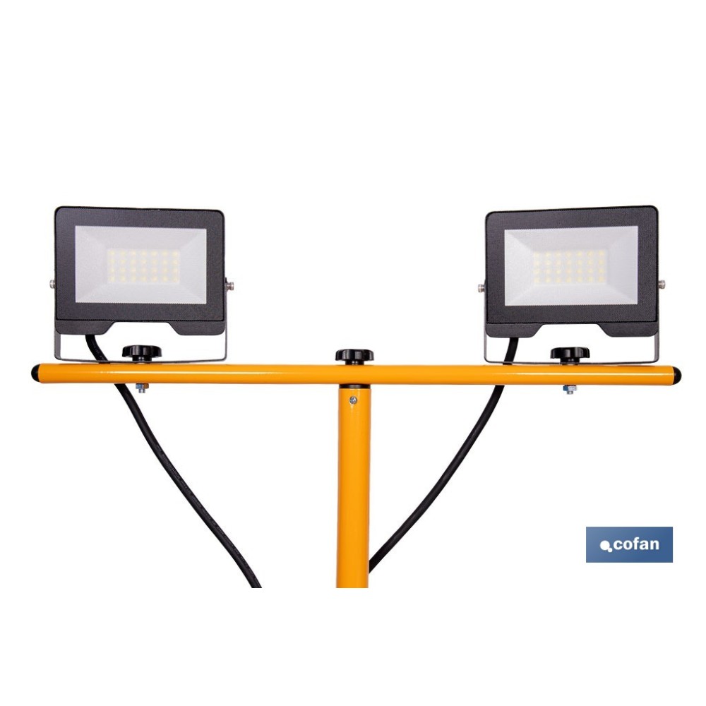 TRÍPODE TELESCÓPICO CON 2 PROYECTORES LED 2 X 20 W 6500 K 1,4 M