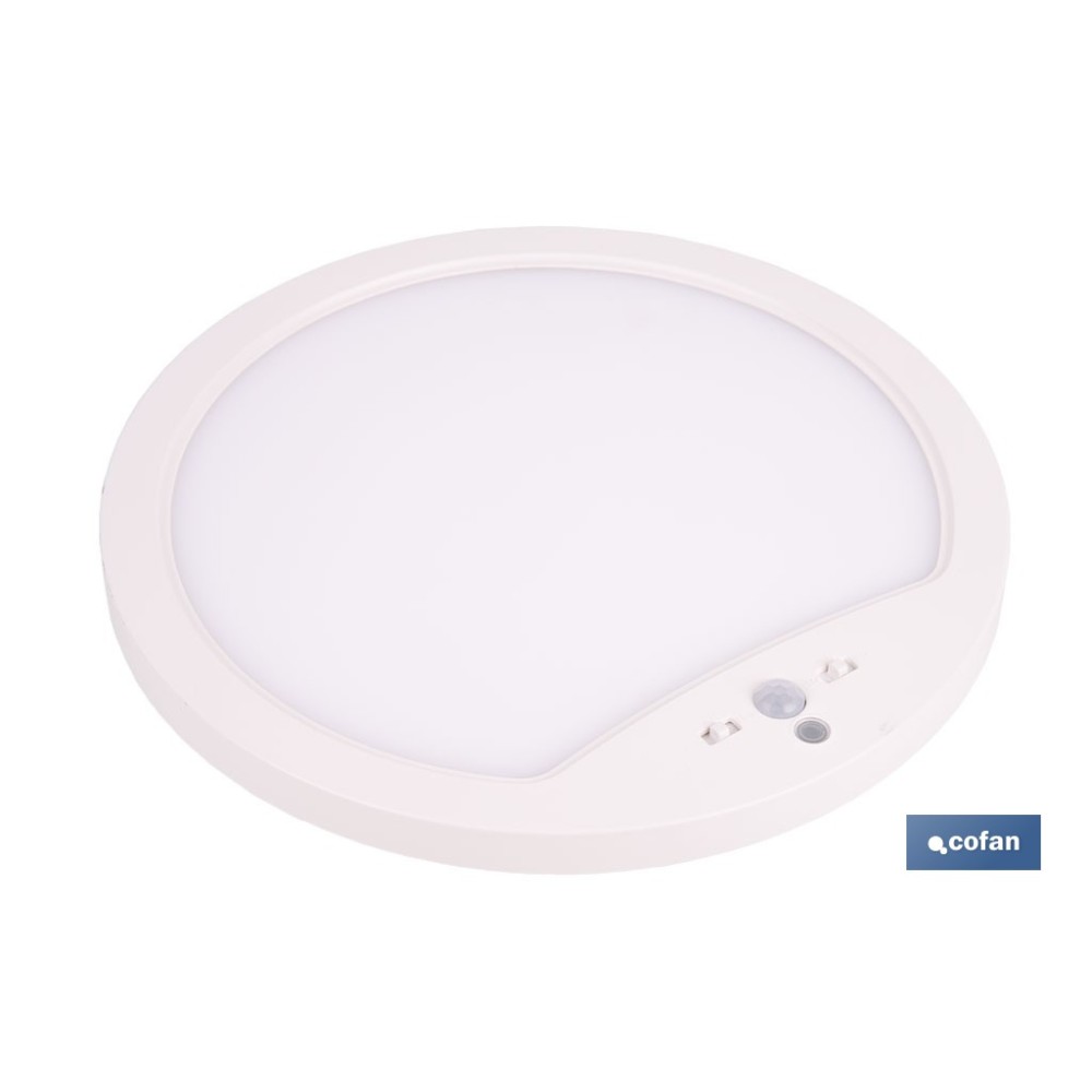DOWNLIGHT DE SUPERFICIE BLANCO CON SENSOR DE PRESENCIA Y CREPUSCULAR 18 W Ø230 MM