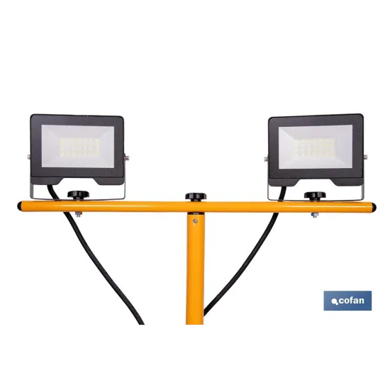 TRÍPODE TELESCÓPICO CON 2 PROYECTORES LED 2 X 20 W 6500 K 1,4 M