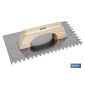 Paleta modelo llana dentada | Longitud: 275 x 115 mm | Dentado: 8 x 8 mm | Para la construcción | Mango de madera