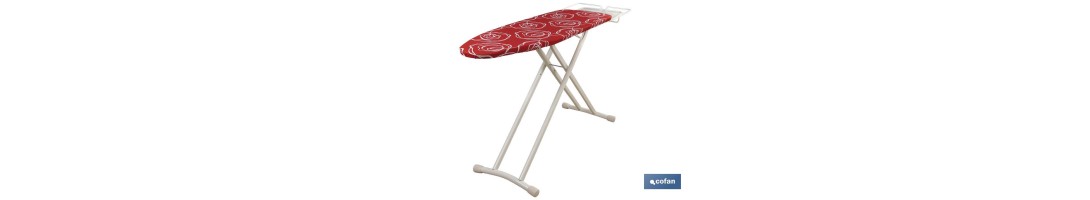 Tabla de planchar en color rojo con flores blancas | Medida plegada: 161 cm x 44,5 cm x 10 cm