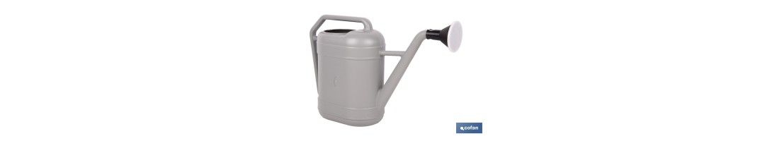 Regadera gris con cabezal desmontable de HDPE | Resistente, ligera 100 % reciclable con capacidad de 6 litros