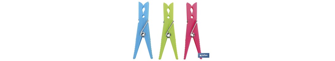 CESTO Y PINZAS DE ROPA