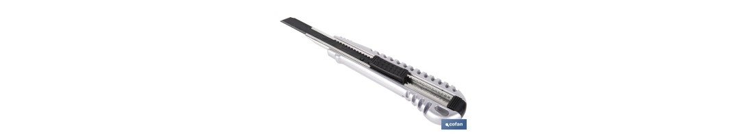 Cúter profesional de aluminio | Hoja negra SK2 | Sistema de bloqueo automático | Zona antideslizante | Disponible en 2 medidas