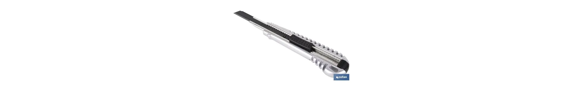 Cúter profesional de aluminio | Hoja negra SK2 | Sistema de bloqueo automático | Zona antideslizante | Disponible en 2 medidas