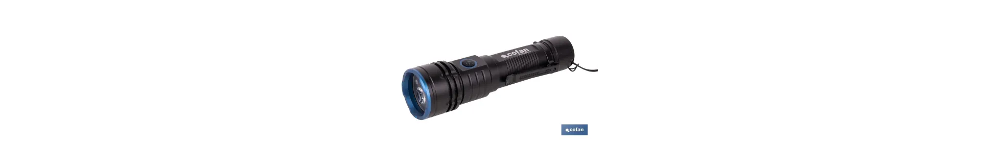 Linterna LED de alta potencia (2000 lm) y 150 m de alcance. 5 funciones y base magnética