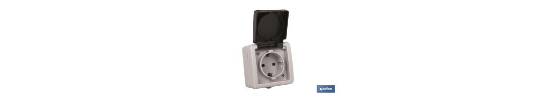 Base Enchufe con tapa IP44 | Para exteriores | 16 A - 250 V | Color gris