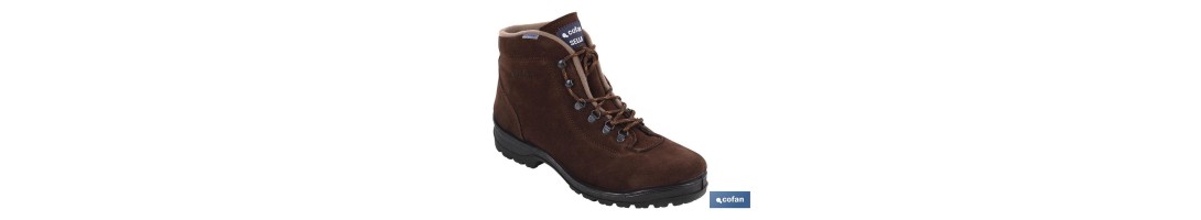 Bota Trekking | Color Marrón Oscuro | Piel Hidrófuga | Modelo Sella | Suela Antideslizante