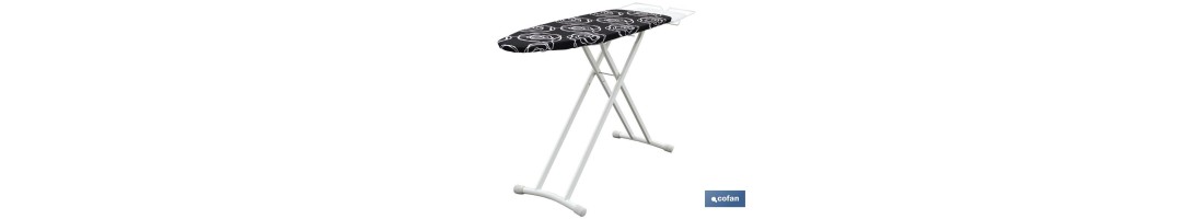 Tabla de planchar en color negro con flores blancas | Medida plegada: 161 cm x 44,5 cm x 10 cm